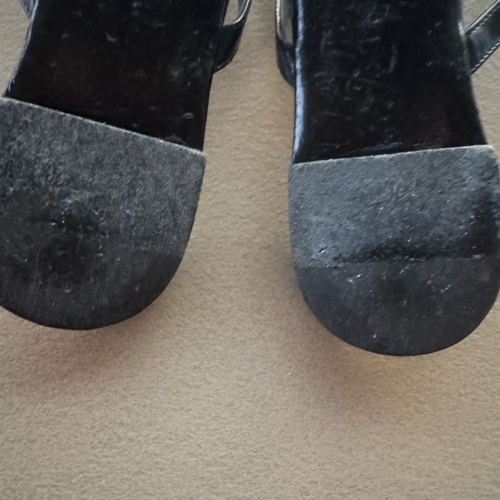 CHANEL Black Women's Sandals with Floral Accent - Picture 4 of 4